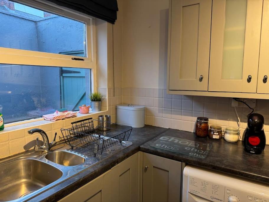Stylish, Spacious And Central 4 Bedroom House Μπέλφαστ Εξωτερικό φωτογραφία